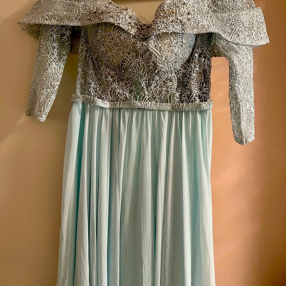 NWT Light green mint off the shoulder maxi dress size M. More like a size 8